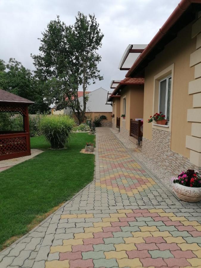 Kaktuszvirag Apartmanhaz Hajdúszoboszló Exterior foto