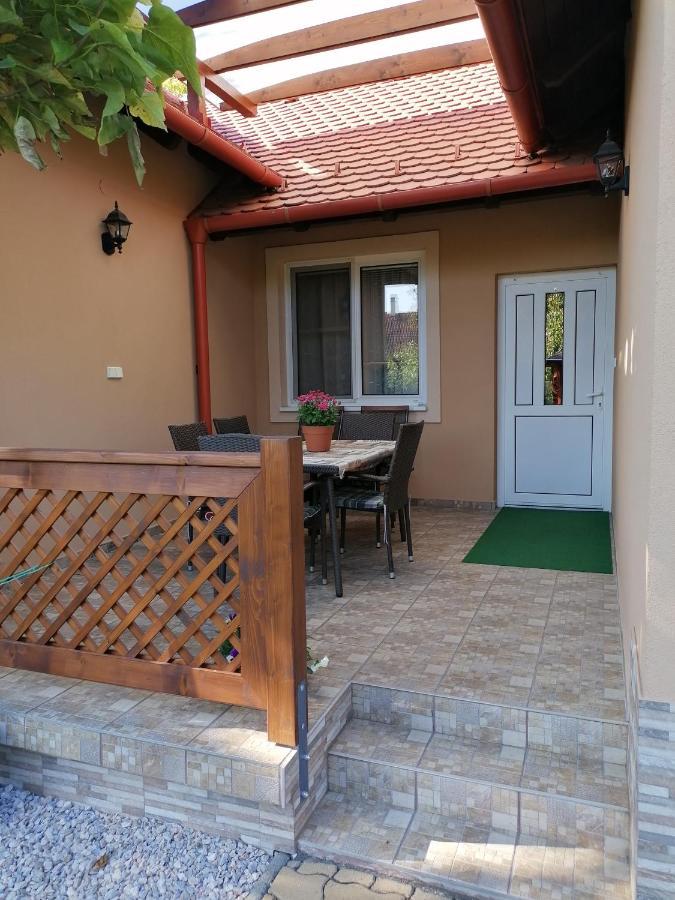 Kaktuszvirag Apartmanhaz Hajdúszoboszló Exterior foto