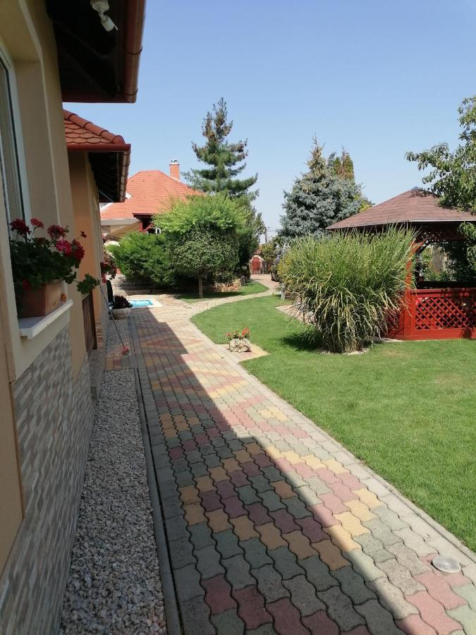 Kaktuszvirag Apartmanhaz Hajdúszoboszló Exterior foto