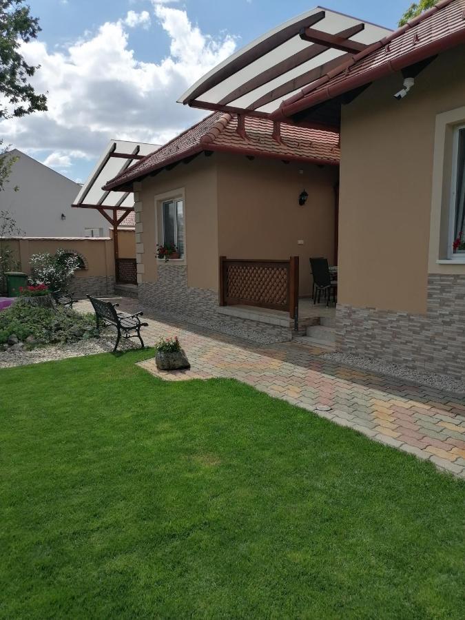 Kaktuszvirag Apartmanhaz Hajdúszoboszló Exterior foto