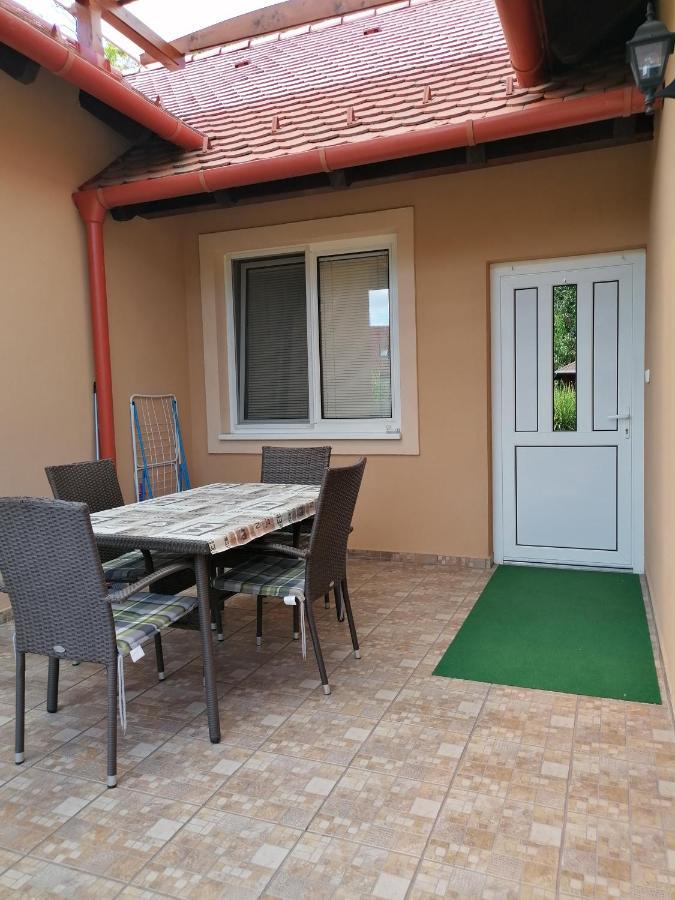 Kaktuszvirag Apartmanhaz Hajdúszoboszló Exterior foto
